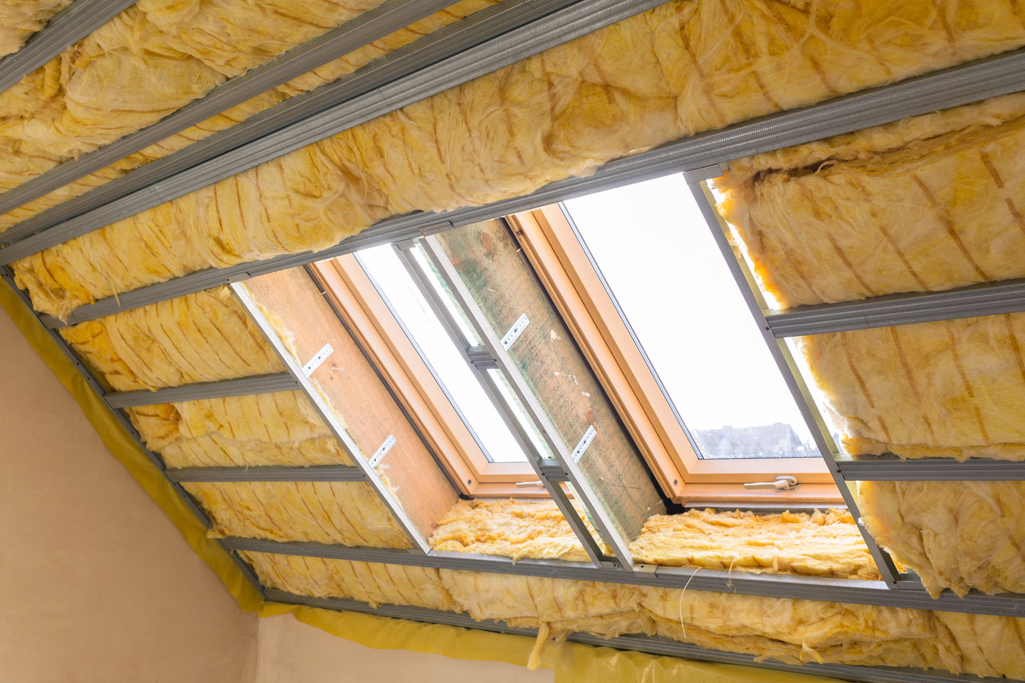 Glaswolle: bewährter Dämmstoff für Dach und Fassade